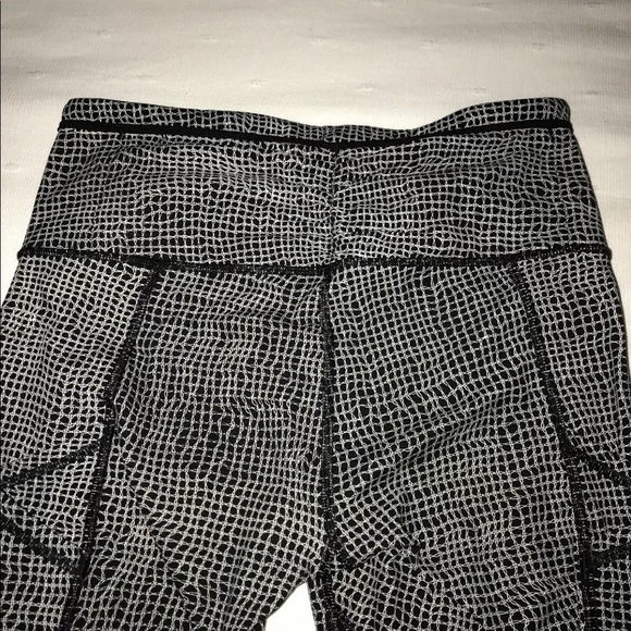 Lululemon leggings size 4 - Picture 4 of 6